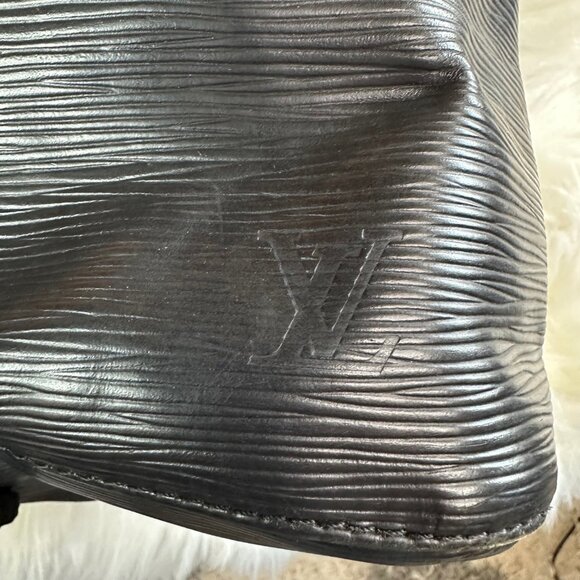 Authentic Louis Vuitton Epi Petit Noe Leather Shoulder Bag - Picture 10 of 14